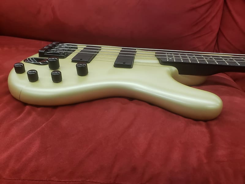 Ibanez EDB 600 Ergodyne Bass  Pearl White Satin